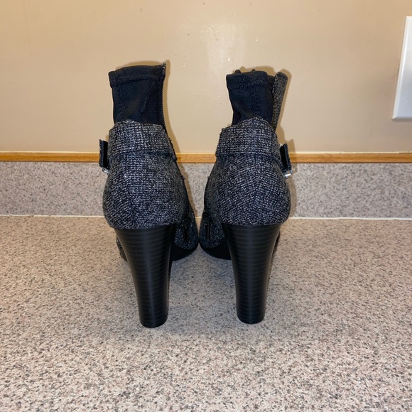Kelly & Katie Larix high-heeled  bootie black/gray fabric upper buckle detail - Picture 6 of 9